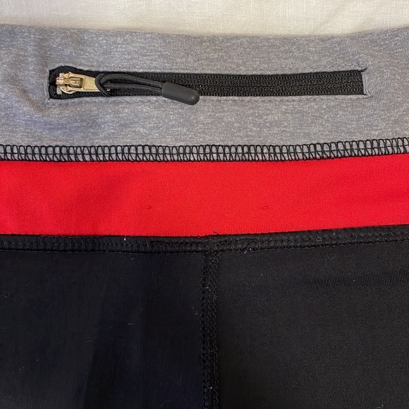 Reflex - Size M - Capris - Stretch material - Good condition - Picture 3 of 3